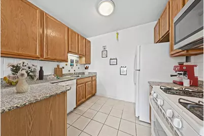 600 N Dearborn Avenue #805, Chicago, IL 60654 - Photo 4