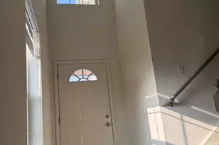 579 Bobby Ann Ct, Roselle, IL 60172 - Photo 2