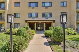 6630 S Brainard Ave, Countryside, IL 60525 - Photo 1