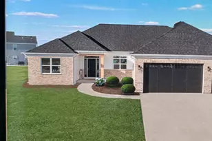 1927 Parkside Dr, Sycamore, IL 60178 - Photo 2