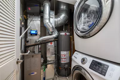 520 W Huron Street #211, Chicago, IL 60654 - Photo 16