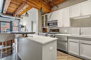 520 W Huron St, Chicago, IL 60654 - Photo 6