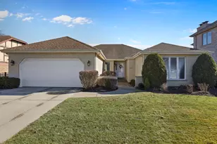 1227 N Ashley Ln, Addison, IL 60101 - Photo 1