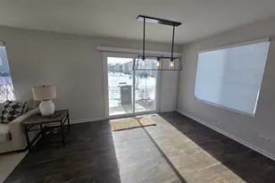 719 Wellington Ln, Cary, IL 60013 - Photo 8