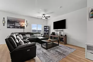 1016 Gillespie Ln, Yorkville, IL 60560 - Photo 4