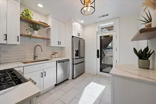 2013 W Concord Pl, Chicago, IL 60647 - Photo 12