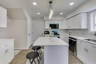 508 Beechwood Dr, Round Lake, IL 60073 - Photo 8