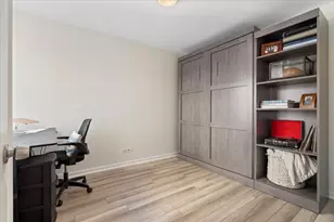 525 W Hawthorne Pl, Chicago, IL 60657 - Photo 20