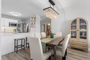 525 W Hawthorne Pl, Chicago, IL 60657 - Photo 8