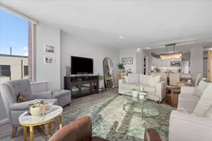 525 W Hawthorne Pl, Chicago, IL 60657 - Photo 14