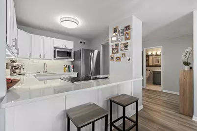 525 W Hawthorne Place #2008, Chicago, IL 60657 - Photo 10