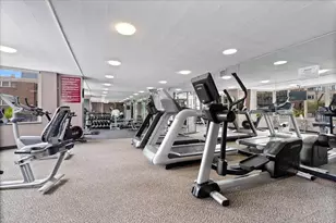 525 W Hawthorne Pl, Chicago, IL 60657 - Photo 24