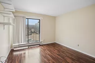 160 S Waters Edge Dr, Glendale Heights, IL 60139 - Photo 16