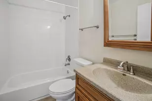160 S Waters Edge Dr, Glendale Heights, IL 60139 - Photo 18