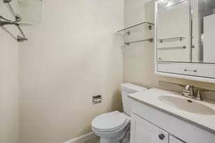 160 S Waters Edge Dr, Glendale Heights, IL 60139 - Photo 14