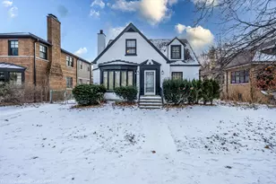 6738 N Ionia Ave, Chicago, IL 60646 - Photo 2