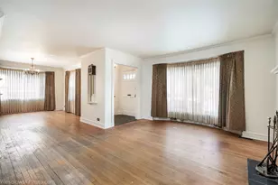 6738 N Ionia Ave, Chicago, IL 60646 - Photo 8