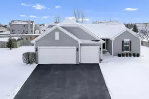 6711 Glenmoor Ct, McHenry, IL 60050 - Photo 2