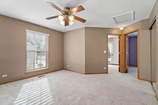 2763 S Embers Ln, Arlington Heights, IL 60005 - Photo 18