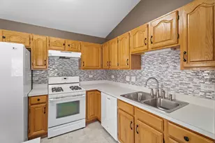 2763 S Embers Ln, Arlington Heights, IL 60005 - Photo 12