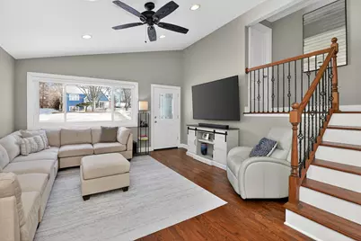 404 Lawrence Avenue, Glen Ellyn, IL 60137 - Photo 2