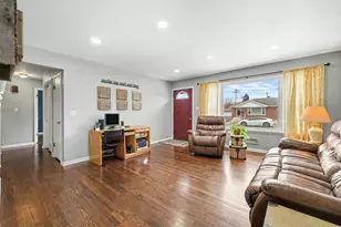 735 E 163rd St, South Holland, IL 60473 - Photo 6