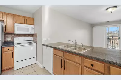 3423 Ridgeland Avenue #203, Berwyn, IL 60402 - Photo 6
