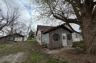 112 S Walnut St, Oakland, IL 61943 - Photo 8