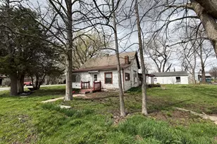 112 S Walnut St, Oakland, IL 61943 - Photo 10