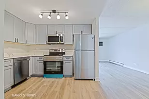 340 Klein Creek Ct, Carol Stream, IL 60188 - Photo 8