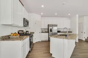 32075 Savannah Dr, Lakemoor, IL 60051 - Photo 12