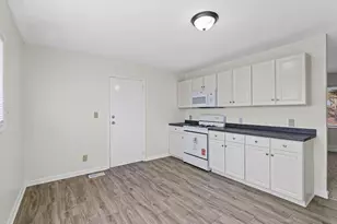 402 S Dodson Dr, Urbana, IL 61802 - Photo 8