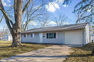 402 S Dodson Dr, Urbana, IL 61802 - Photo 2