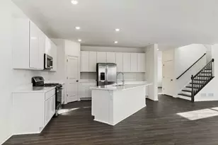 31998 Savannah Dr, Lakemoor, IL 60051 - Photo 8