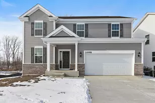 31998 Savannah Dr, Lakemoor, IL 60051 - Photo 2