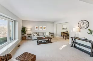 1213 Silver Pine Dr, Hoffman Estates, IL 60010 - Photo 4