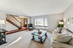 1213 Silver Pine Dr, Hoffman Estates, IL 60010 - Photo 6