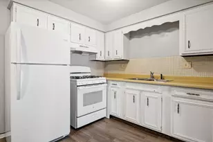 2500 Mark Thomas Ln, Hanover Park, IL 60133 - Photo 8