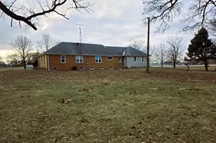 705 W Commercial St, Lyndon, IL 61261 - Photo 14