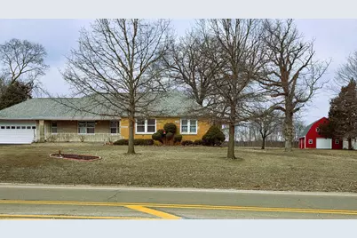 705 W Commercial Street, Lyndon, IL 61261 - Photo 2