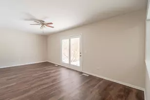 429 6th St, Wheeling, IL 60090 - Photo 10