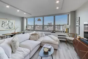 1255 N Sandburg Terrace, Chicago, IL 60610 - Photo 4