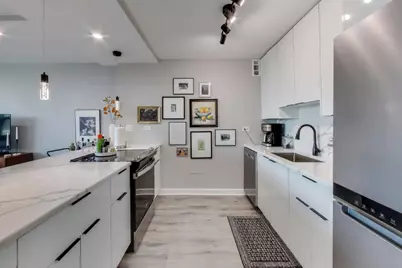 1255 N Sandburg Terrace #2804, Chicago, IL 60610 - Photo 8