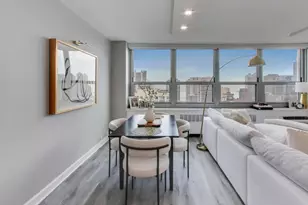 1255 N Sandburg Terrace, Chicago, IL 60610 - Photo 6