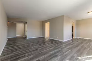 9395 Landings Ln, Des Plaines, IL 60016 - Photo 12