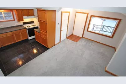 338 E Lakeview Avenue, Round Lake Beach, IL 60073 - Photo 8