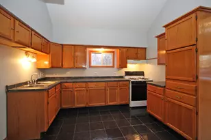 338 E Lakeview Ave, Round Lake Beach, IL 60073 - Photo 10