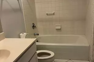 101 Lake Hinsdale Dr, Willowbrook, IL 60527 - Photo 4