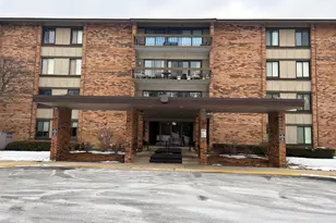 101 Lake Hinsdale Dr, Willowbrook, IL 60527 - Photo 1