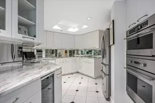 950 N Michigan Ave, Chicago, IL 60611 - Photo 10